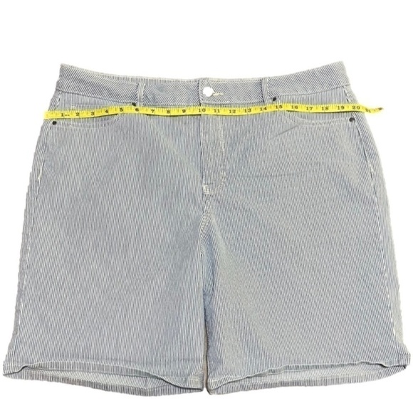 CROFT & Barrow Striped Shorts Women’s (Sz 18) - Picture 6 of 8